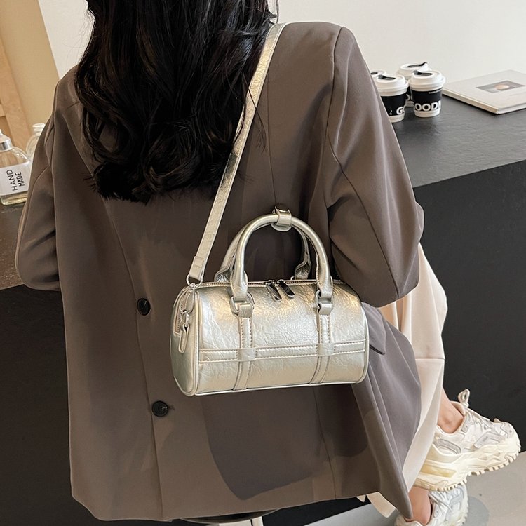Fashionable hand bowling bag for women 2024 summer new style simple pleated shoulder bag niche trend crossbody bag for women