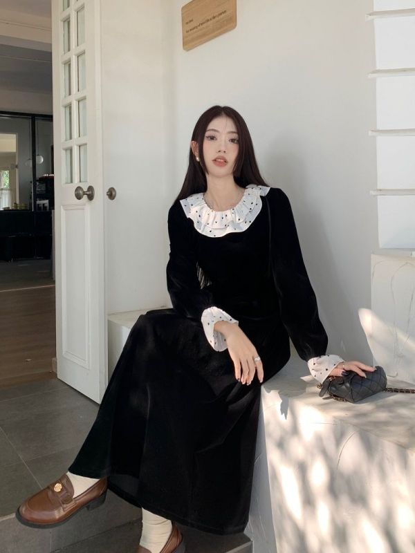 French retro color matching trumpet sleeve velvet dress for women autumn and winter 2024 new temperament long skirt with waist A-line skirt