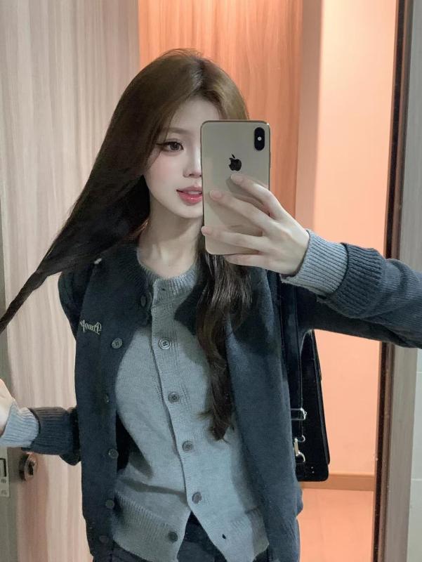 Gray fake two-piece long-sleeved round neck knitted cardigan for women in autumn and winter casual loose lazy style slim short top