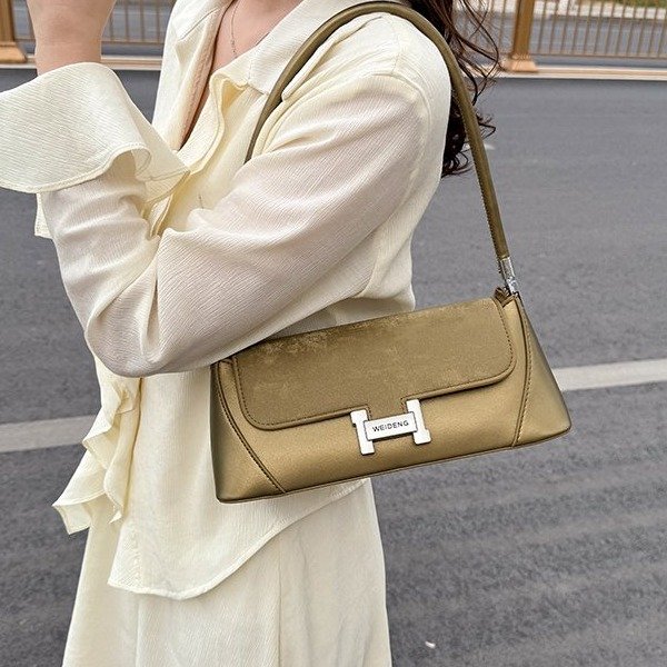 Retro lock commuter bag for women 2024 new solid color fashionable armpit popular single shoulder crossbody small square bag