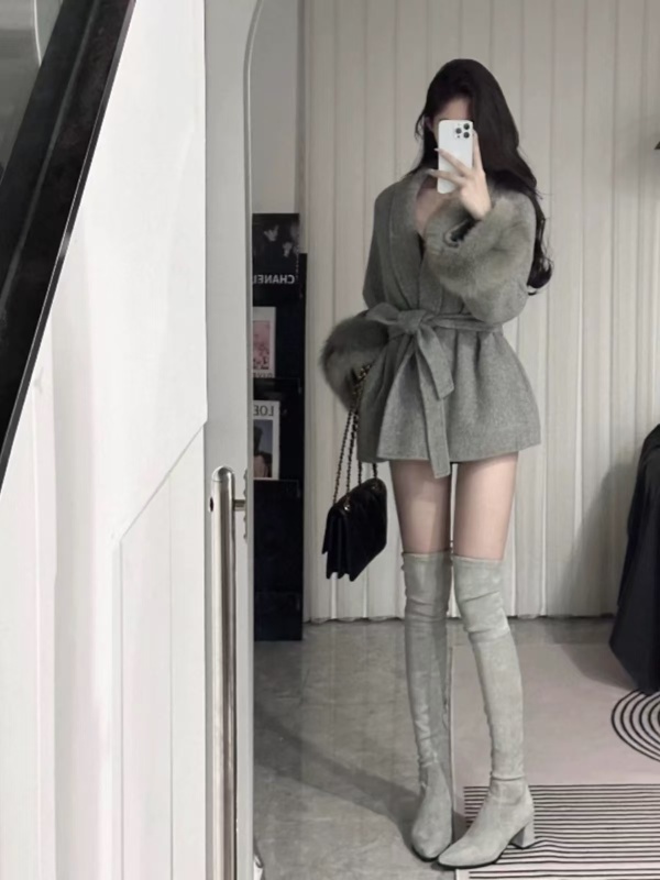 High-end and super good-looking late autumn and early winter coat, French style, Korean style, waist-cinching woolen coat and dress for small people