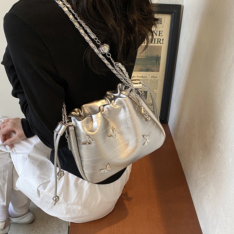 High-end and stylish silver small bag for women 2024 new trendy summer fashion chain shoulder crossbody bag bucket bag