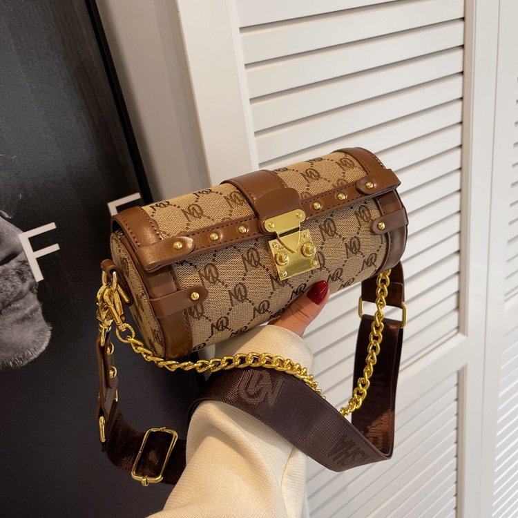 French niche design chain Boston bag for women summer new fashion texture messenger bag cylindrical bag