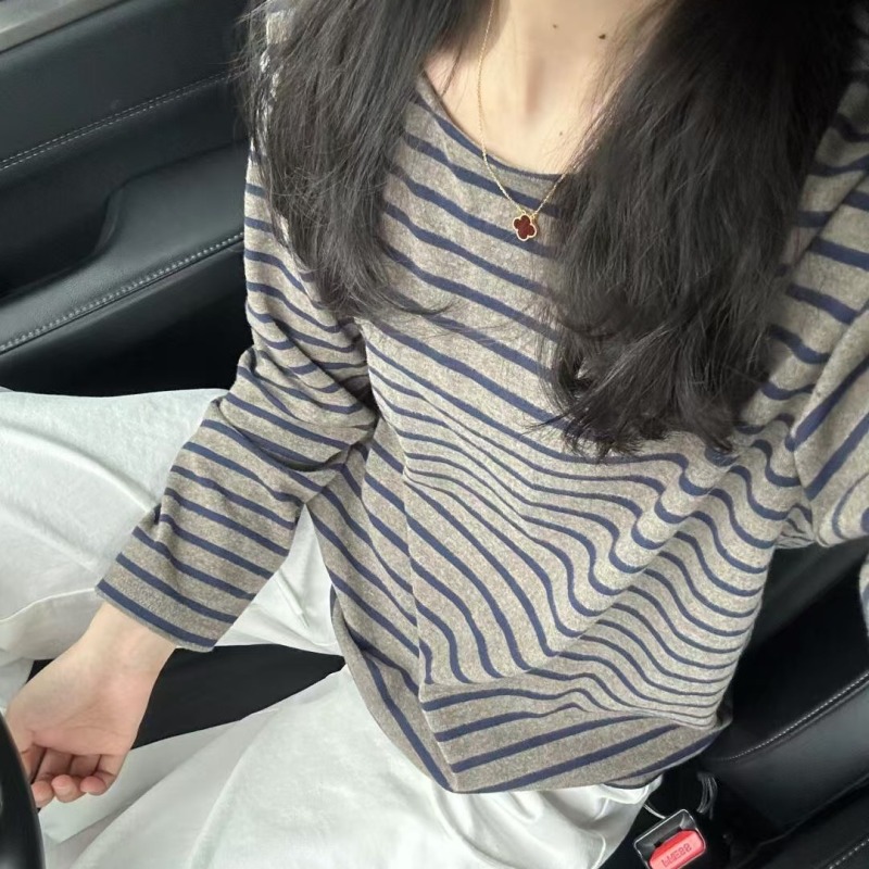 Korean striped long-sleeved T-shirt for women autumn and winter 2024 new inner layering shirt loose lazy style relaxed top