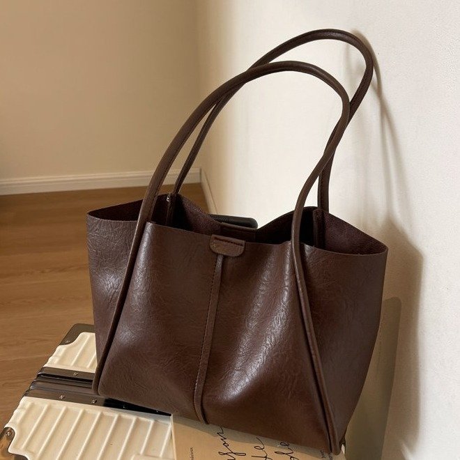 Large-capacity mother-in-law bag autumn and winter commuting versatile armpit bag women's new 2024 fashion tote bag retro shoulder bag