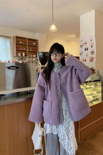 Sweet age-reducing round-neck purple lamb wool thickened jacket + polka-dot high-neck T + gray lace pants suit