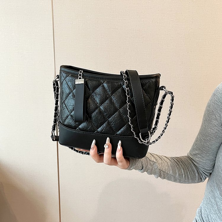 This year's popular chain bag women's bag spring and summer new trend high-quality niche diagonal cross-body bag