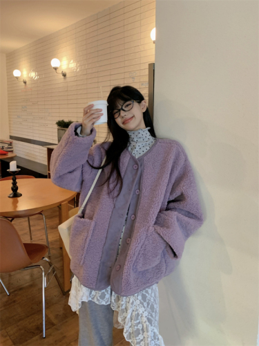 Sweet age-reducing round-neck purple lamb wool thickened jacket + polka-dot high-neck T + gray lace pants suit