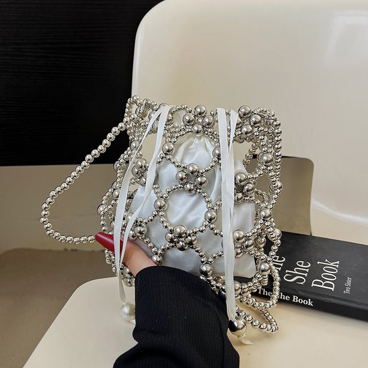 Exquisite and fashionable handbags for women 2024 early summer new style beaded mobile phone bag fresh and elegant crossbody bag for women