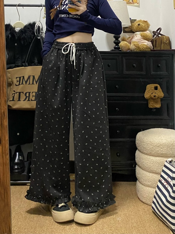 Elastic waisted wide-leg pants with three-dimensional flower earring hem design. Composite brushed warm straight-leg pants.