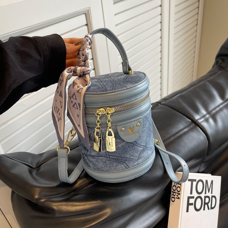 Niche design bag women's new summer high-end style crossbody bag hot style portable bucket bag
