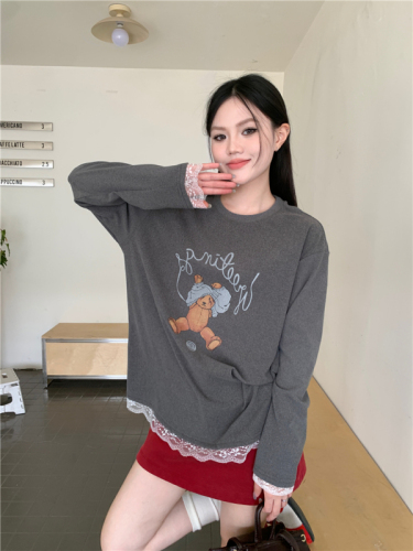 Wide and versatile pine bear print brushed patchwork lace inner and outer top