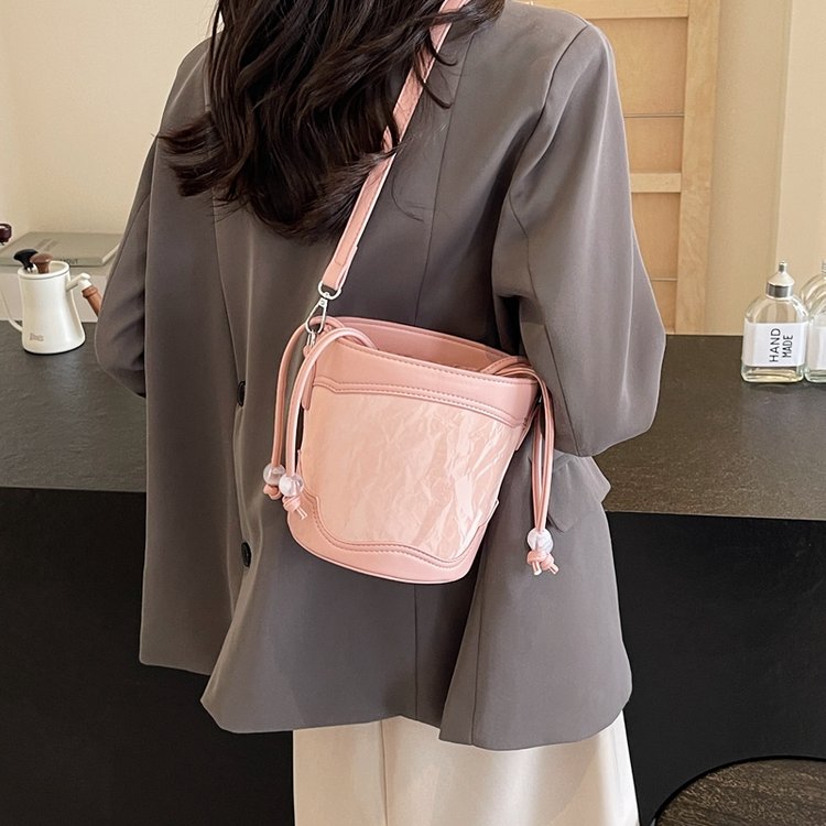 Bucket bag women's 2024 new fashion summer high-end fashion casual this year's popular niche single shoulder crossbody bag