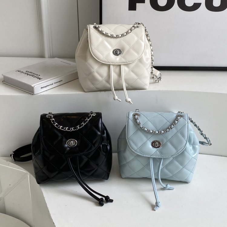 Cross-border backpack women's fashion 2024 new silver high-end niche design chain bag small women's white
