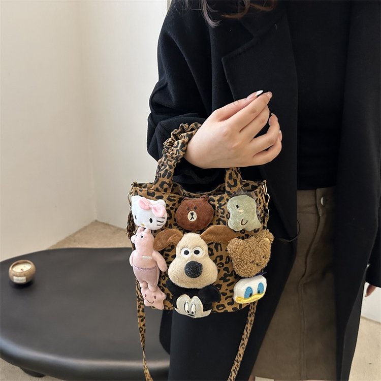 Niche design doll leopard print bag for women 2024 new autumn and winter crossbody bag shoulder handbag