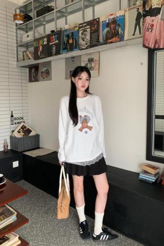 Wide and versatile pine bear print brushed patchwork lace inner and outer top