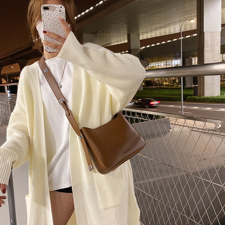 Retro casual shoulder bag women's new autumn and winter fashion bucket bag niche trend commuter crossbody bag
