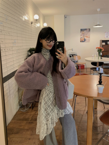 Sweet age-reducing round-neck purple lamb wool thickened jacket + polka-dot high-neck T + gray lace pants suit