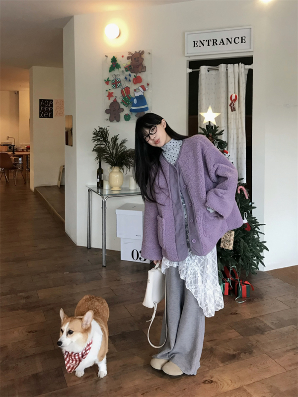 Sweet age-reducing round-neck purple lamb wool thickened jacket + polka-dot high-neck T + gray lace pants suit
