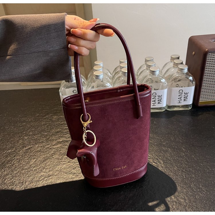 Autumn and winter retro suede small bag for women 2024 new popular versatile crossbody bag super popular portable bucket bag