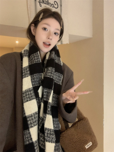 Korean style simple plaid scarf for women autumn and winter warm scarf New Year gift shawl