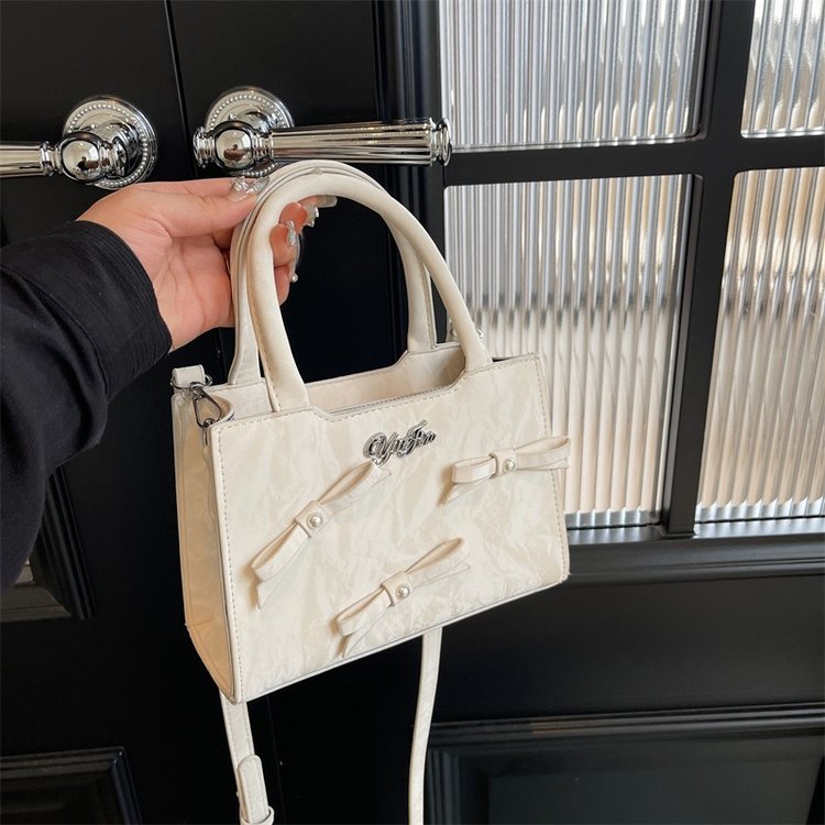 High-end commuter tote bag, shoulder bag for women, 2024 new small square bag, versatile crossbody bag, fashionable handbag