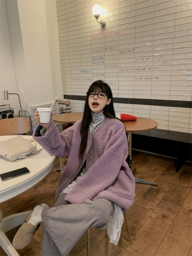 Sweet age-reducing round-neck purple lamb wool thickened jacket + polka-dot high-neck T + gray lace pants suit