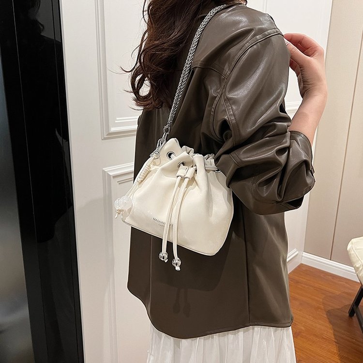 Small bag women 2024 new fashion trend crossbody bag simple texture Chinese style portable bucket bag