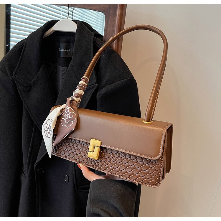 2024 new bag women's French armpit bag niche ins fashion versatile baguette bag Korean version women's shoulder bag