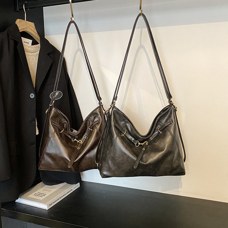 High-end retro commuting large-capacity women's backpack 2024 new trendy autumn and winter versatile shoulder tote bag