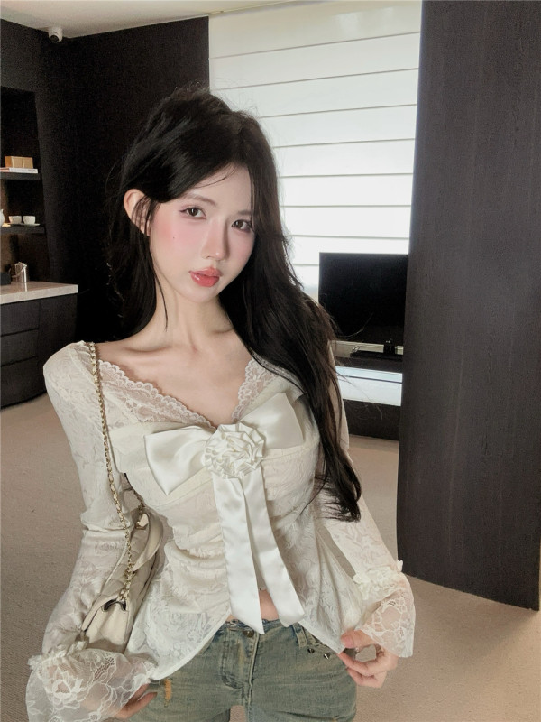 French V-neck lace sweet and spicy shirt with bow and flower slimming long-sleeved inner top