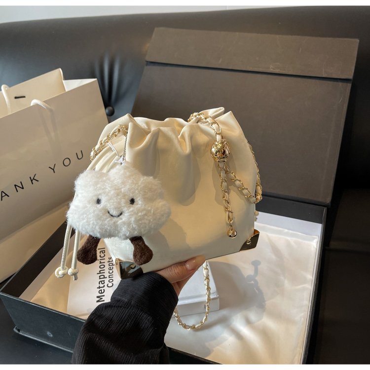 Spring Niche Shoulder Bag Women's Bag 2024 New Small Bag Fashion Drawstring Bucket Bag Versatile Crossbody Bag
