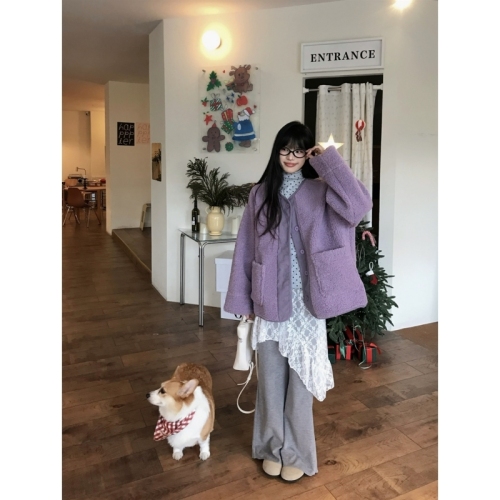 Sweet age-reducing round-neck purple lamb wool thickened jacket + polka-dot high-neck T + gray lace pants suit