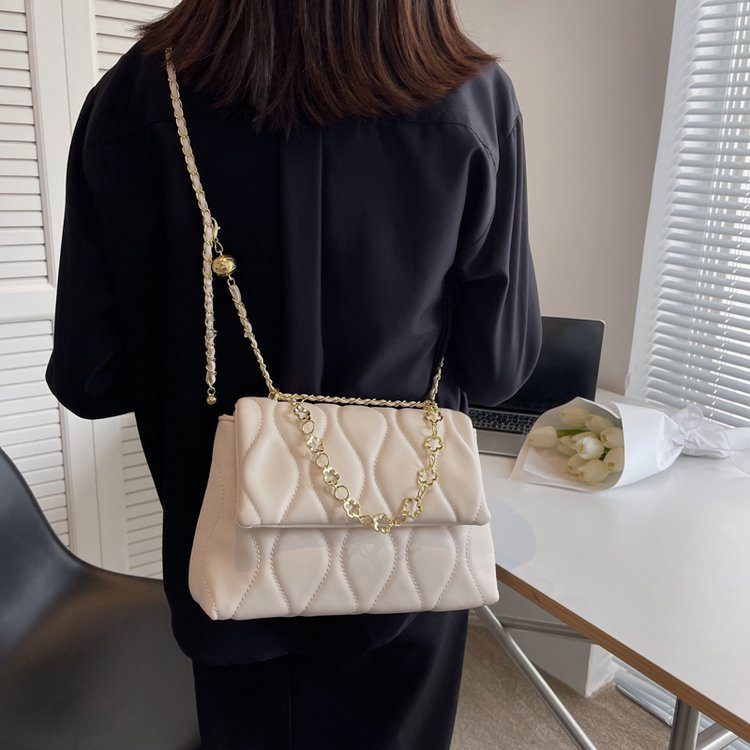 Foreign single large-capacity bag women's autumn and winter versatile 2024 new casual chain crossbody bag popular commuter small square bag