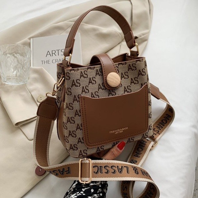 Korean style fashion casual portable bucket bag for women new autumn and winter trendy fashion large capacity single shoulder crossbody bag