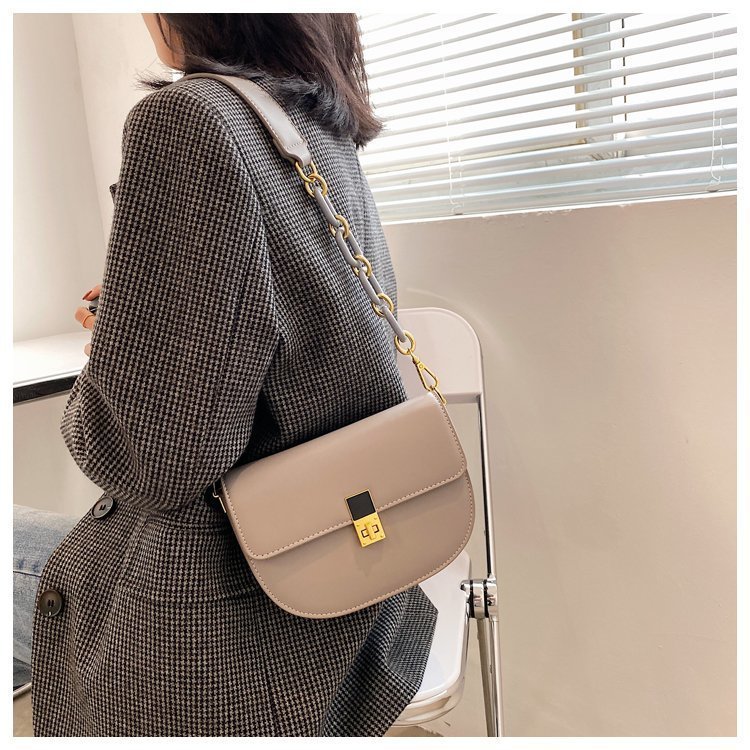 High-end textured bags for women 2024 new trendy spring and summer popular crossbody bags, versatile and stylish shoulder saddle bags