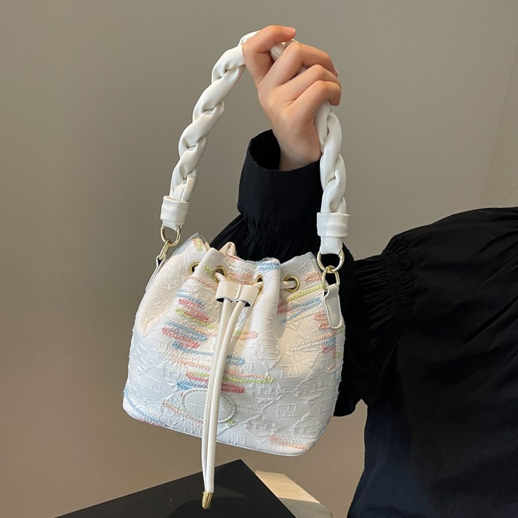 This year's popular woven handheld bucket bag 2024 summer new women's bag Korean version versatile foreign style single shoulder crossbody bag