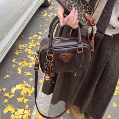 Winter retro handheld red bag for women 2024 new fashion versatile small square bag simple versatile crossbody bag