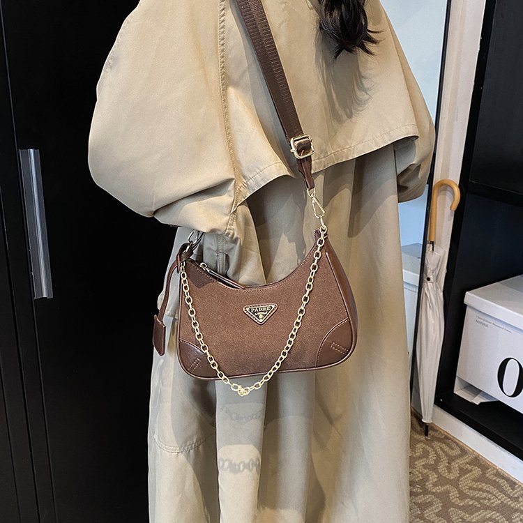 Temperament contrasting armpit bag for women 2024 new niche design chain shoulder bag high-end versatile crossbody bag