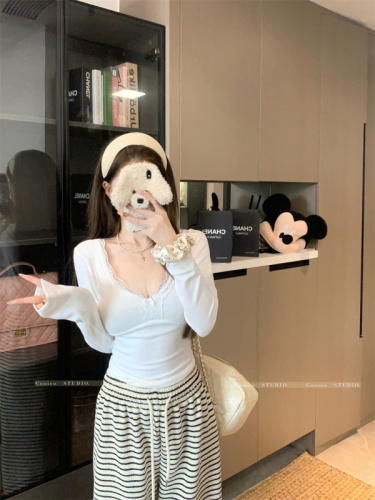 Lace V-neck brushed bottoming shirt for women, autumn and winter waist slimming pure lust top