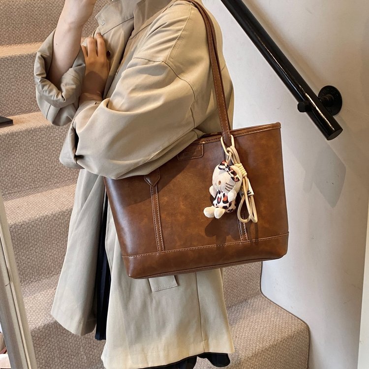 Large capacity tote bag for women 2024 new fashion simple casual shoulder bag for work and commuting texture large bag