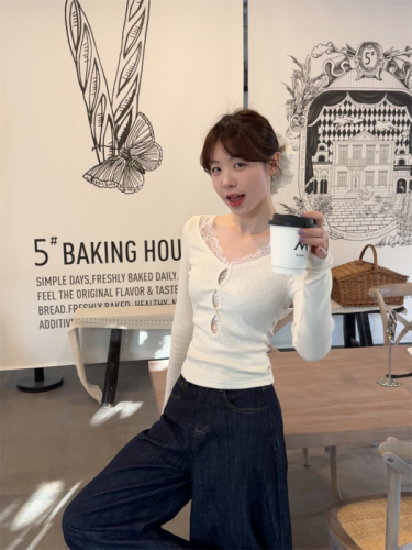 Bottoming shirt for women 2024 new hot style autumn and winter high-end T-shirt short lace long-sleeved top