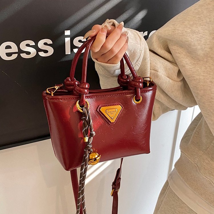Retro portable vegetable basket bag for women autumn and winter 2024 new trendy Korean small tote bag versatile crossbody bag