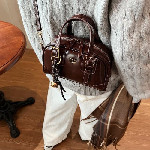 Korean style 2024 single shoulder versatile small bag women's autumn and winter portable crossbody bag new retro small square bag brown new style