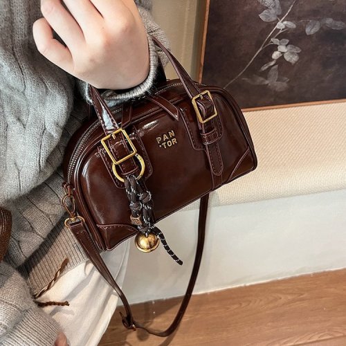 Korean style 2024 single shoulder versatile small bag women's autumn and winter portable crossbody bag new retro small square bag brown new style