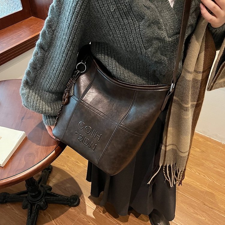 High-quality wholesale personalized niche retro Maillard simple tote bag women's versatile shoulder bag for work and commuting