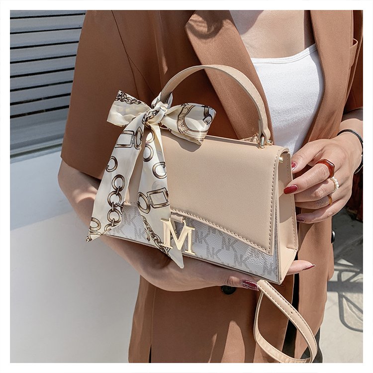 High-quality fashion trend versatile niche design letter printed one-shoulder cross-border bag for women cross-border small square bag