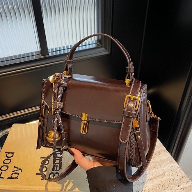 Oil wax leather hand-held small square bag women's niche light luxury retro style shoulder bag popular texture trend commuter crossbody bag
