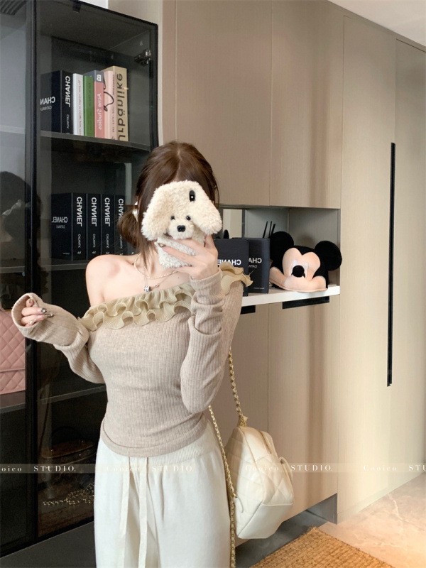 Atmospheric slanted shoulder splicing ruffle lace knitted top for women in winter, gentle temperament and slimming top