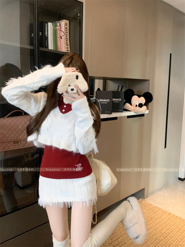 College style short sweater new style high-end temperament jacket top with fur stripe short culottes